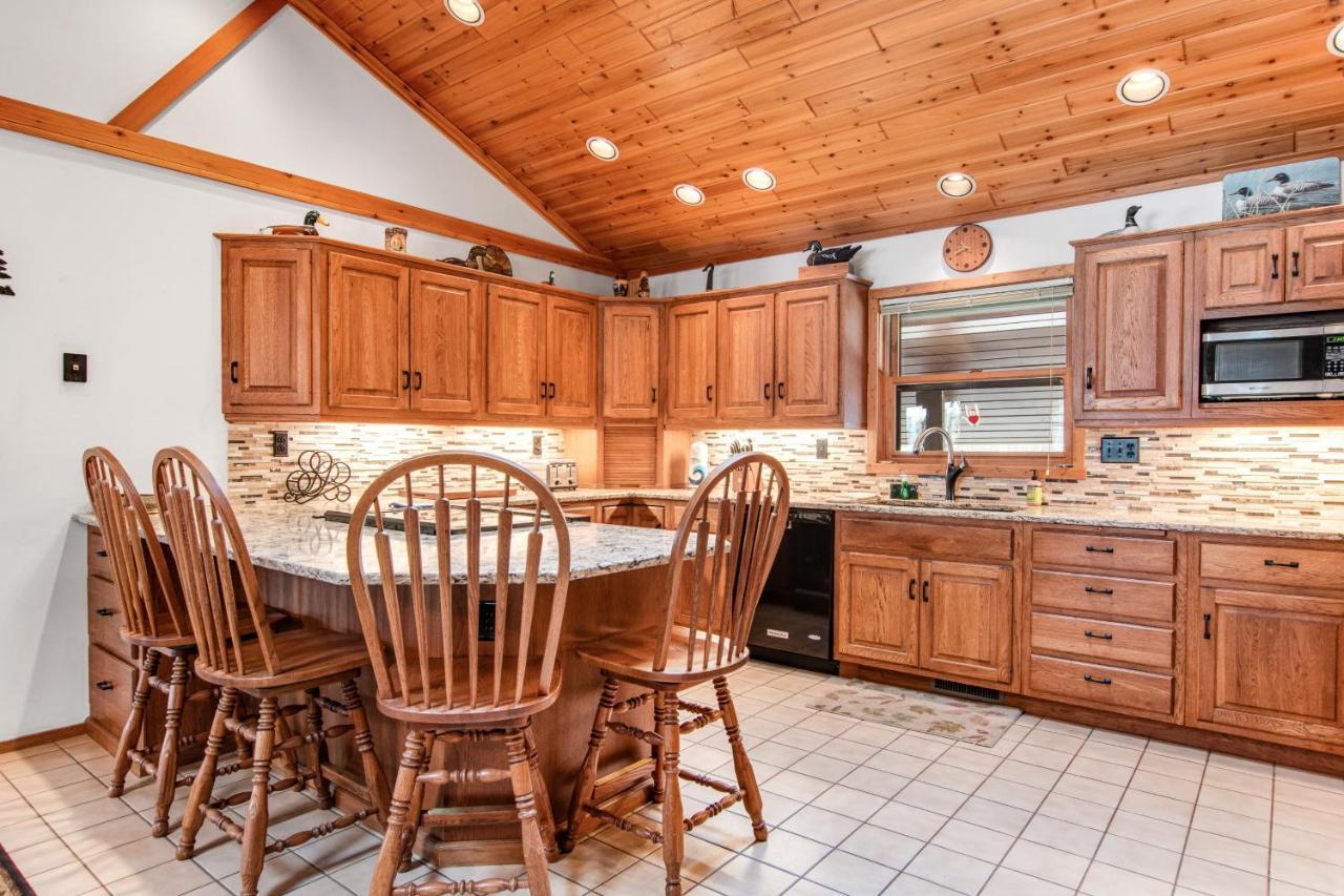 Sailor'S Point Lodge Ийгъл Ривър Екстериор снимка